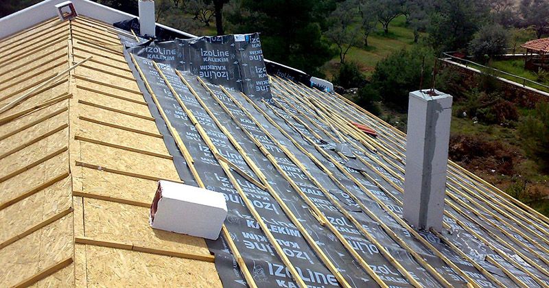 Küçükyalı EPDM Kauçuk Çatı – OSB üzerine serilmiş nefes alan su yalıtım örtüsü ve çıtalama